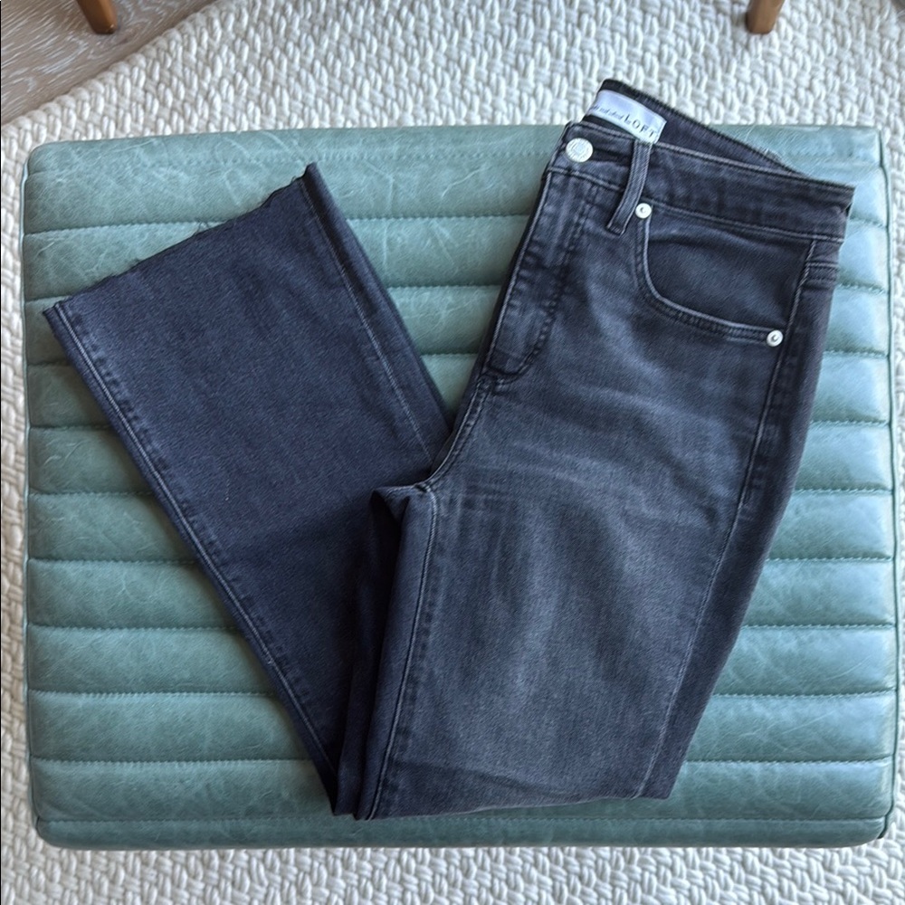 LOFT CURVY KICK CROP Jeans in faded black with distressed hem